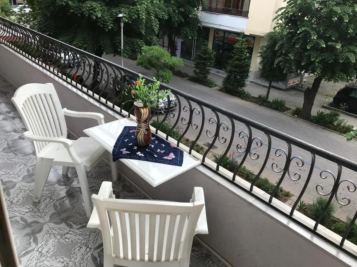 Lovely Apartment In Front Of The Lake Поградец